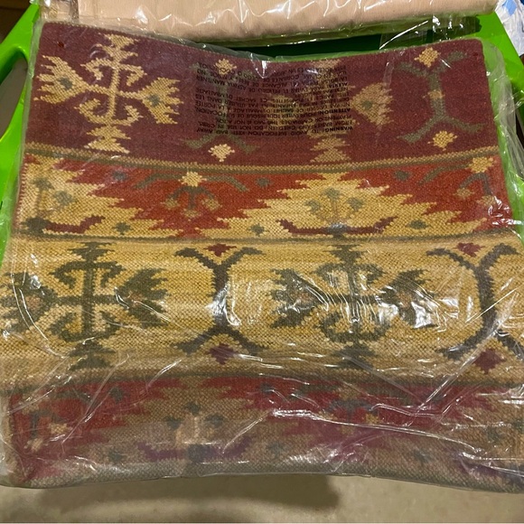 RARE! New Pottery Barn SW Tribal Kilim Pillow Cover, 18” #2 - Picture 7 of 8